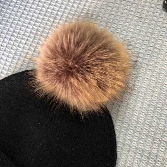 Canada Goose Black Beanie with Brown Pom-Pom m_6938060a9f19e2217d130550.jpg main image 2